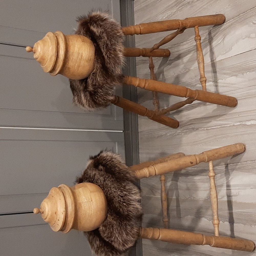 Stools - Picture 7 of 8